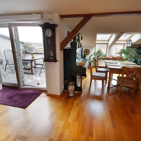 Spacious Victus With Balcony By Renters شقة سوبوت